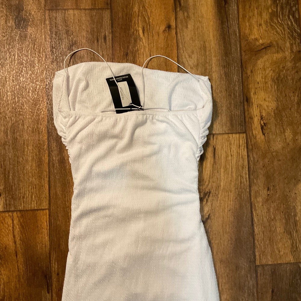 Pretty Little Things Dress Size 8 Fitted Spaghetti Straps Rouched White  Knee Ln - Picture 9 of 10